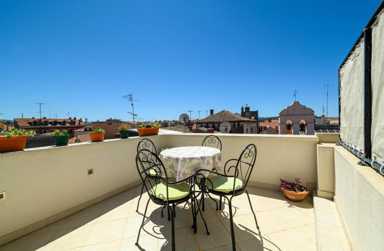Festum Apartment *